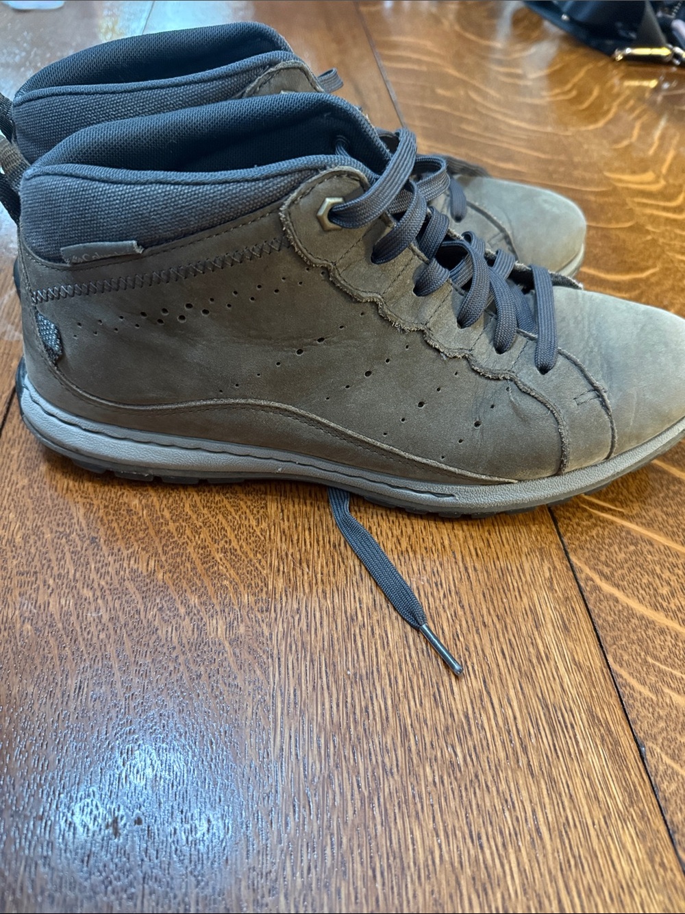 Columbia Men's Chukka Boots in Olive/Taupe